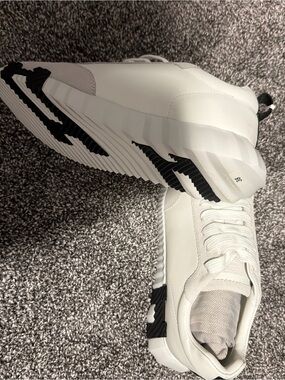 Men's White Athletic Sneakers - Clean Low-Top Style